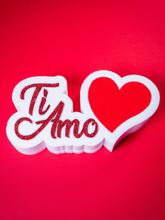 Scritta "ti amo" con cuore