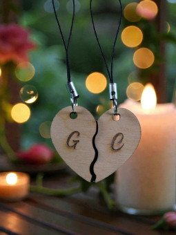 Cuore in legno con iniziali