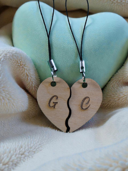 Cuore in legno con iniziali